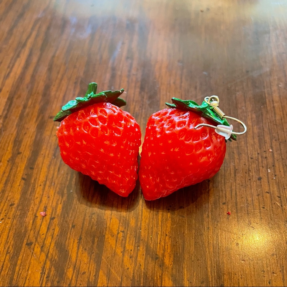 ‼️SOLD‼️Strawberry Earrings